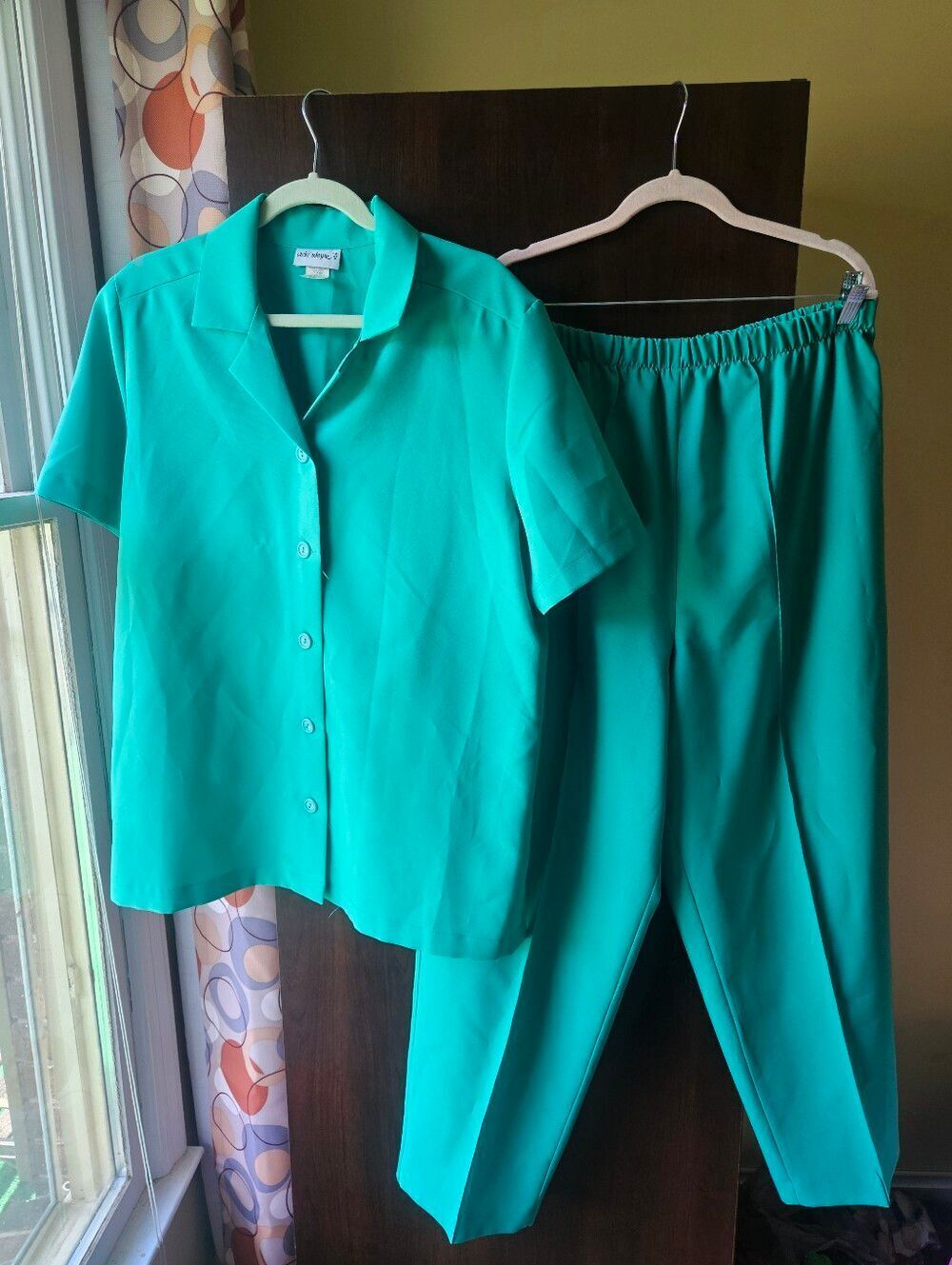 Vintage Vicki Wayne Classic Women's Two-Piece Set Pants & Short-Sleeve Shirt